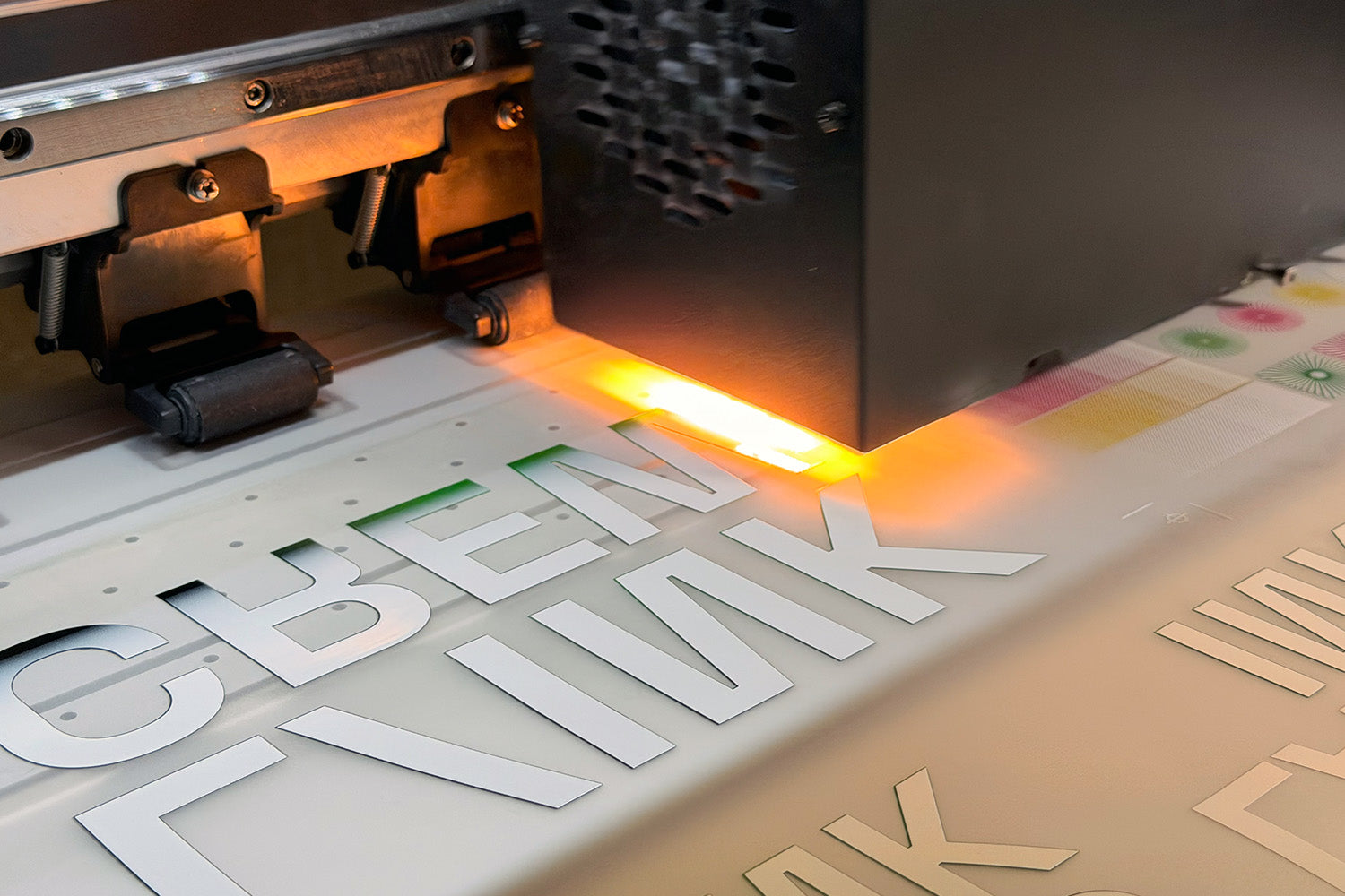 Industrial workstation with LED lighting at Labo Ink’s DTF print lab